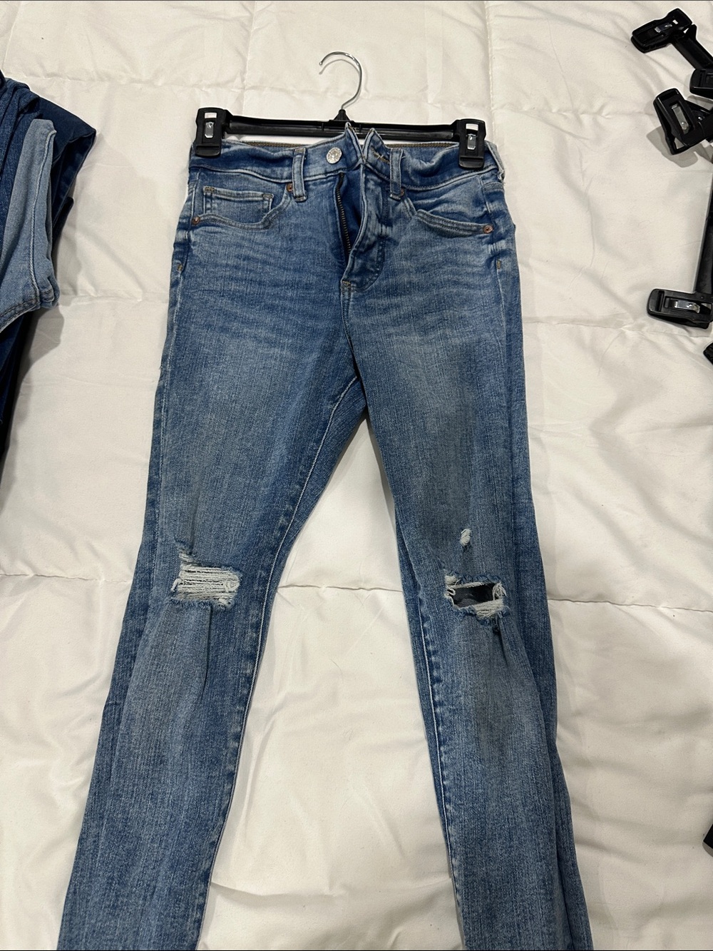 Express Women's Blue Ripped Skinny Jeans